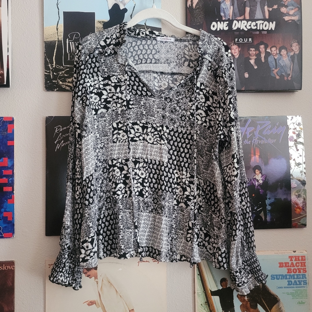 Black and White Floral Women's Top